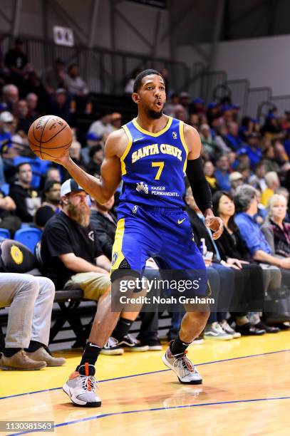 Darius Morris of the Santa Cruz Warriors passes the ball against the Greensboro Swarm on March 13, 2019 at the Kaiser Permanente Arena in Santa Cruz,...