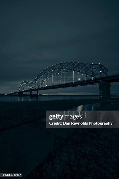 modern architecture memphis twlight - memphis bridge stock pictures, royalty-free photos & images