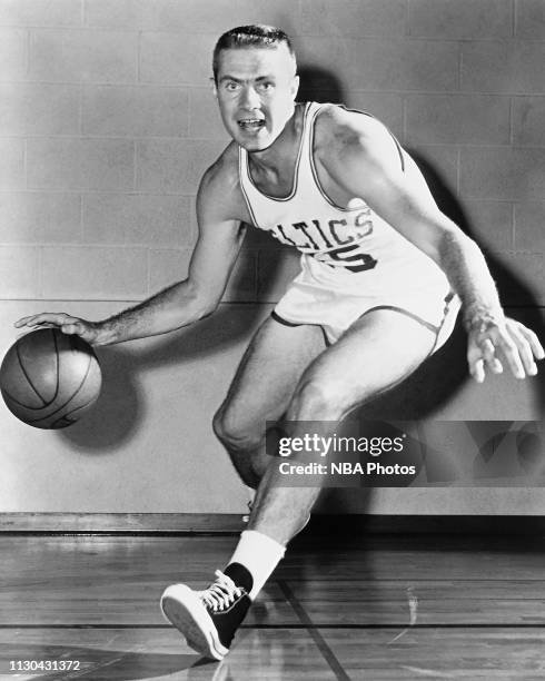 Tom Heinsohn of the Boston Celtics poses for a portrait circa 1965 at the Boston Garden in Boston, Massachussetts. NOTE TO USER: User expressly...