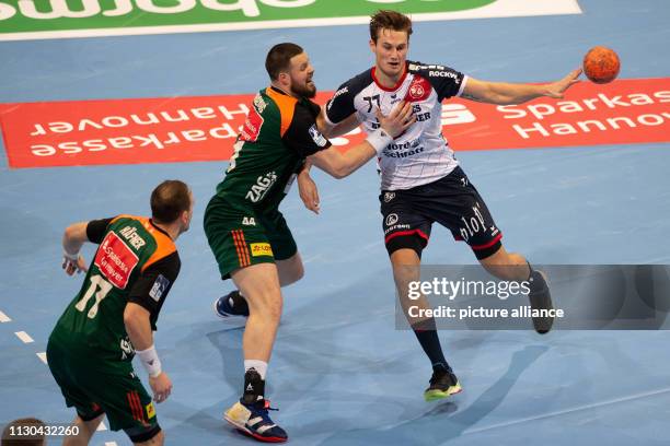 March 2019, Lower Saxony, Hannover: Handball: Bundesliga, TSV Hannover-Burgdorf - SG Flensburg-Handewitt, 24th matchday in the TUI Arena. Flensburg's...