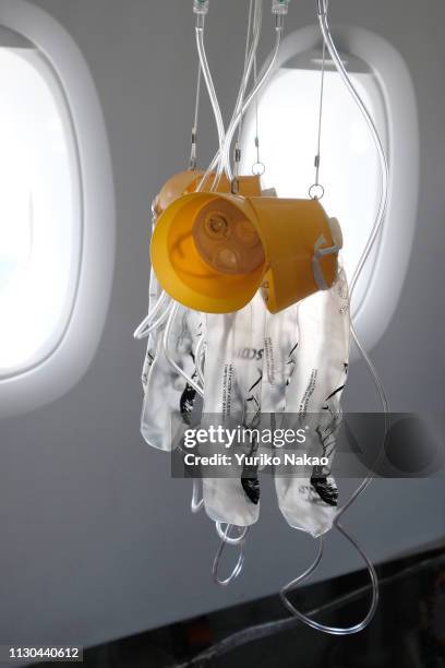 Aircraft Emergency O2 Mask Oxygen Airplane Photos and Premium High Res Pictures - Getty Images