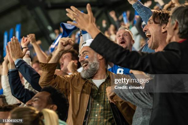 Crowd Cheer Stadium Clapping Photos and Premium High Res Pictures ...