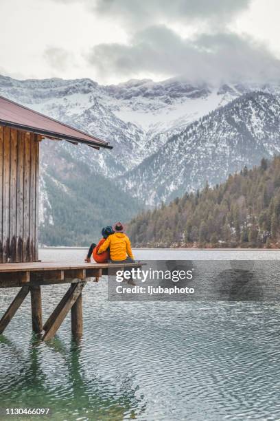 nous avons fait tout ce chemin, je suis fier - état fédéré du tyrol photos et images de collection