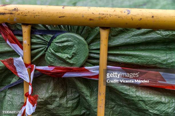 fence and construction container - contenedor de carga stock pictures, royalty-free photos & images