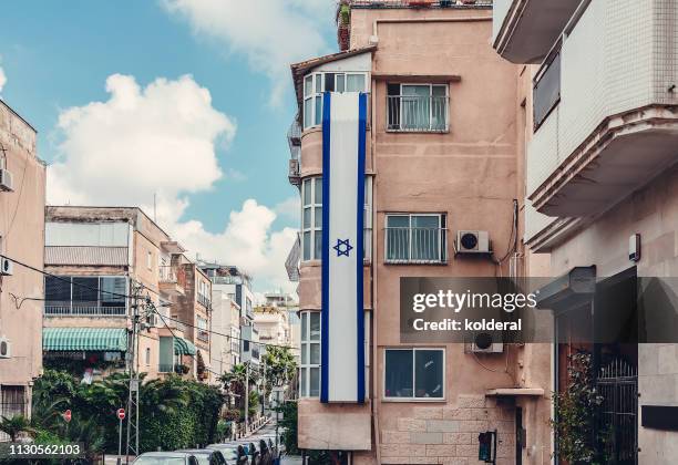 street in tel aviv - bauhaus art movement stock-fotos und bilder