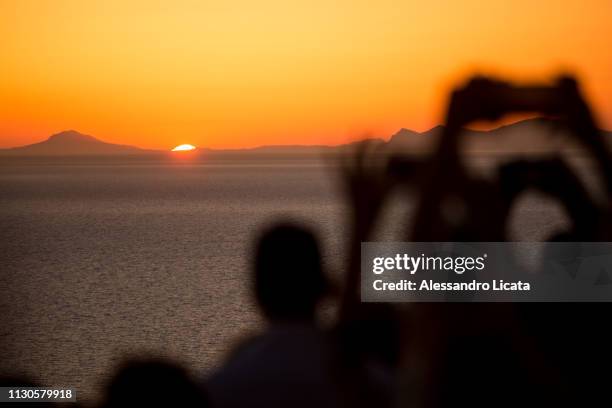 typical sunset  from oia in santorini - imbrunire stockfoto's en -beelden