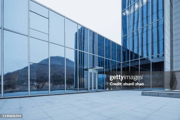 modern architectural structure - glass building stock pictures, royalty-free photos & images