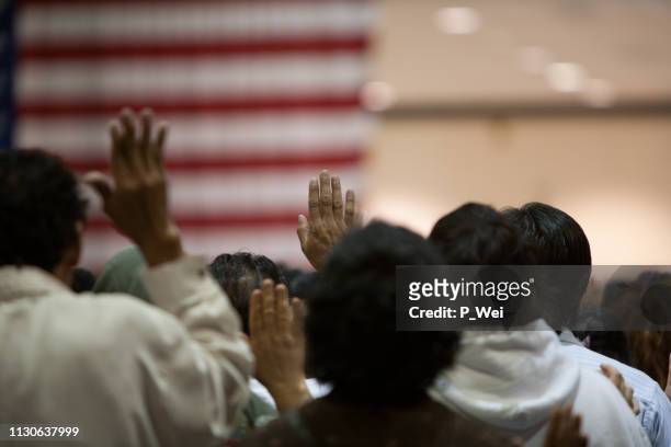 immigrants at a swearing in ceremony - emigration and immigration stock pictures, royalty-free photos & images