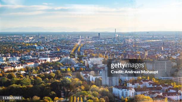 panoramic view over munich to the alps - städtische straße stockfoto's en -beelden