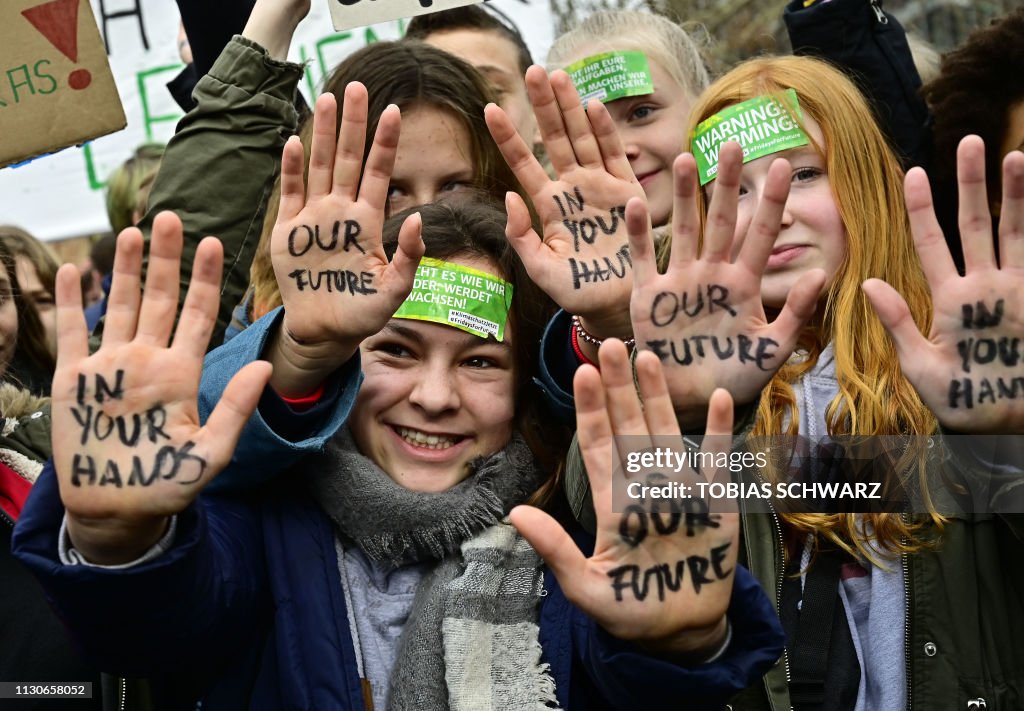 TOPSHOT-GERMANY-ENVIRONMENT-CLIMATE-YOUTH-DEMO