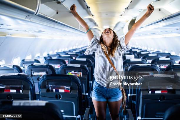 yay, heeft het vliegtuig eindelijk geland! - yes stockfoto's en -beelden