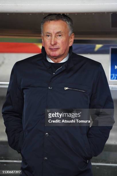 Newcastle Jets head coach Ernest Merrick looks on during the AFC Champions League play off between Kashima Antlers and Newcastle Jets at Kashima...