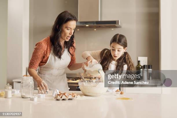 baking is about making your own recipe as you go - cooking mess imagens e fotografias de stock
