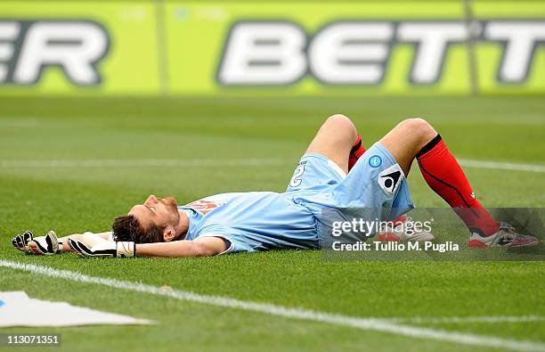 Morgan De Sanctis, goalkeeper of Napoli, looks dejected after losing the Serie A match between US Citta di Palermo and SSC Napoli at Stadio Renzo...