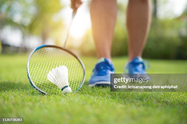 women playing badminton,badminton - badminton imagens e fotografias de stock