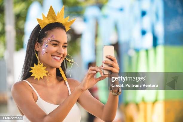 calle carnvial - carnaval fotografías e imágenes de stock