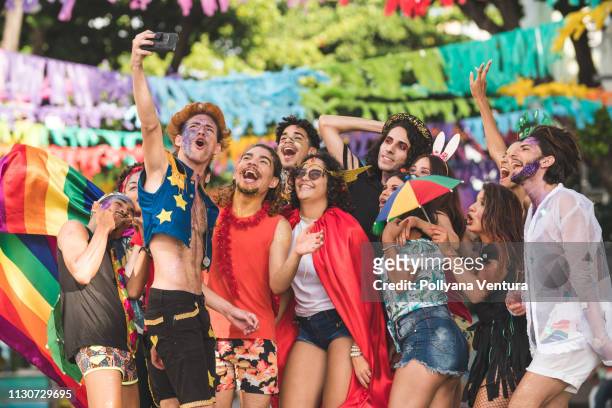 calle carnvial - brazilian carnival fotografías e imágenes de stock