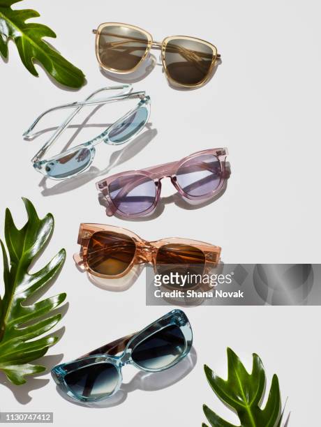 summer sunglass trends - sunglasses top view stock pictures, royalty-free photos & images