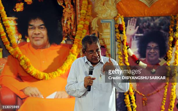 Sathya Sai Baba Photos and Premium High Res Pictures - Getty Images