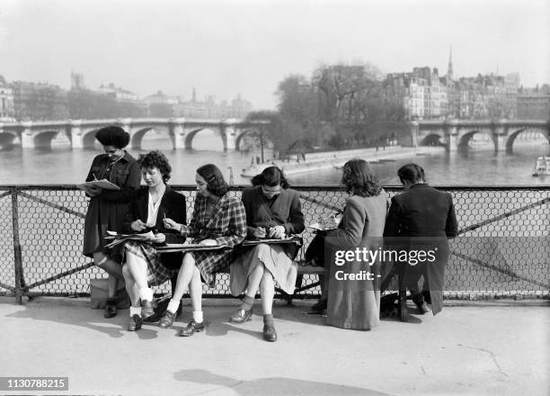 Young women draw on the Pont des Arts in Paris, in March 1946, on the first days of the 1946 spring.