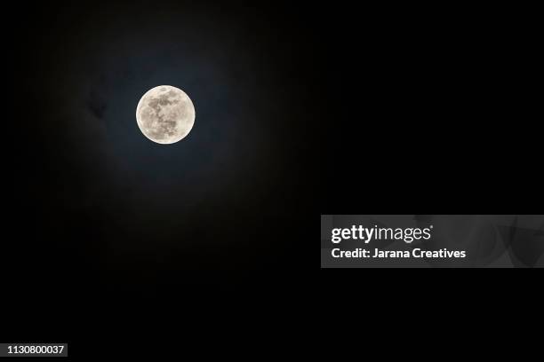 supermoon of february 19, 2019 - exploración espacial stock pictures, royalty-free photos & images