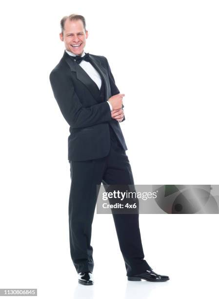 homme bel en smoking - représentation masculine photos et images de collection