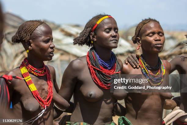 ethiopia: daasanach dance - tribal dancing stock pictures, royalty-free photos & images