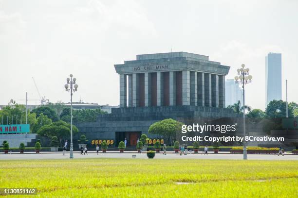 the chairman ho chi minh mausoleum (vietnamese: lăng chủ tịch hồ chí minh) - vietnam war photos stock pictures, royalty-free photos & images