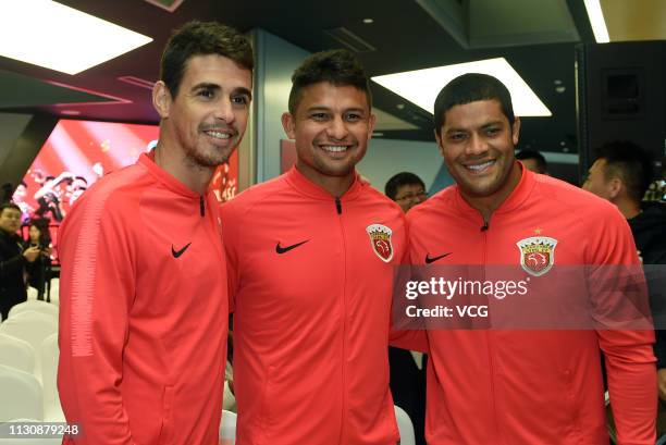 Shanghai SIPG players Oscar, Elkeson and Hulk attend Shanghai SIPG's commercial partnership signing ceremony with SAIC Motor on February 19, 2019 in...
