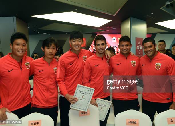 Shanghai SIPG players Cai Huikang, Wang Shenchao, Yan Junling, Oscar, Elkeson and Hulk attend Shanghai SIPG's commercial partnership signing ceremony...