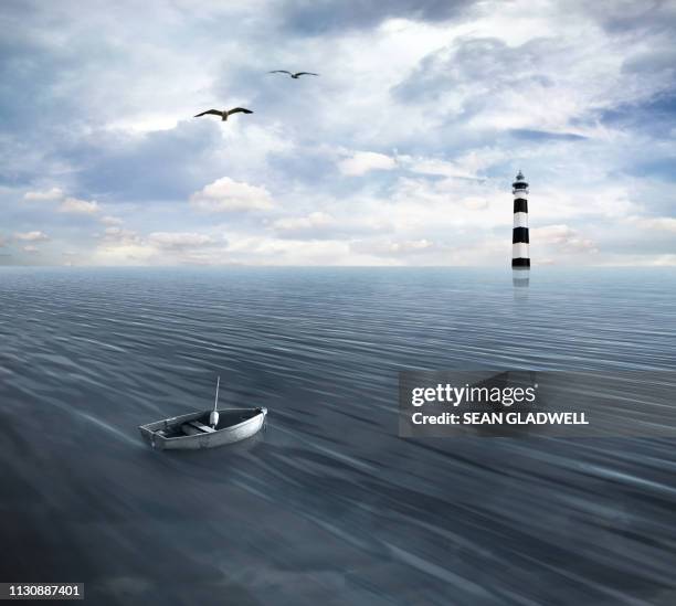 lost at sea - flotar sobre agua fotografías e imágenes de stock