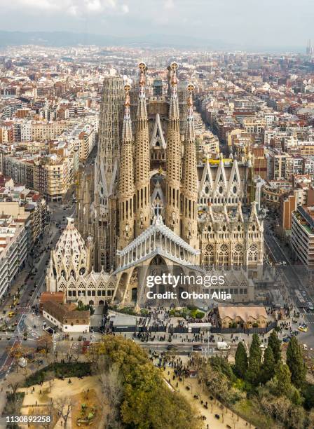 sagrada familia à barcelone - sagrada familia photos et images de collection