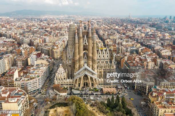 sagrada familia in barcelona - barcelona españa fotografías e imágenes de stock