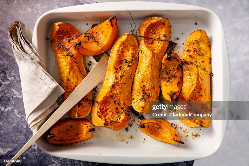 Plat de courge Butternut cuit prêt à manger.
