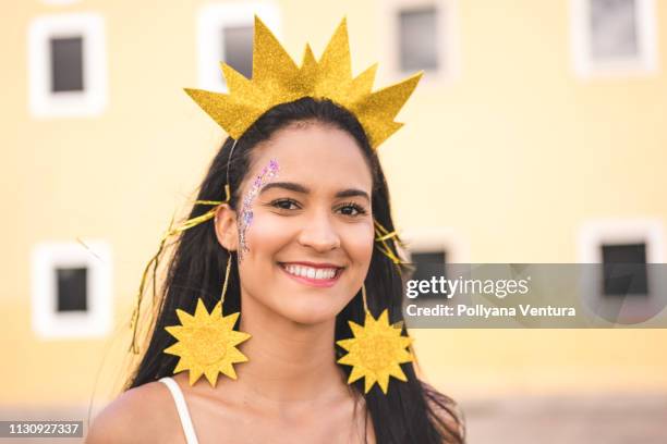 retrato da menina de sorriso - carnaval in rio de janeiro - fotografias e filmes do acervo