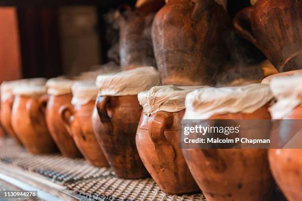 tanjia marrakchia slow cooking in the medina, marrakech, morocco - marrakech spice stockfoto's en -beelden