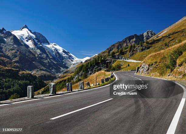 großglockner und die bergstraße hohe alpen, österreich - bergstrasse stock-fotos und bilder