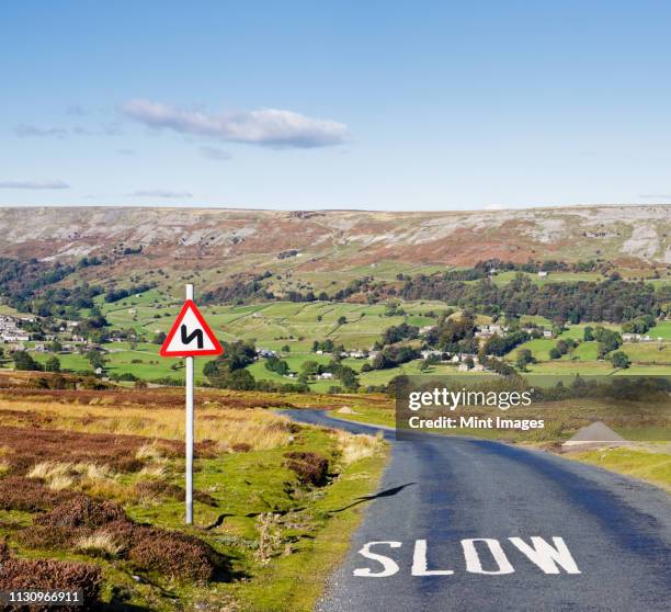 Tenessee Rural Road Sign Rural Road Sign Photos and Premium High Res Pictures - Getty Images