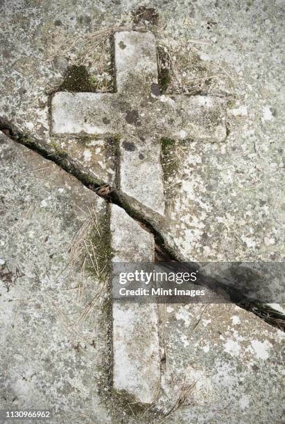 Decayed Cross Rune Grave Cross Weathered Photos and Premium High Res Pictures - Getty Images