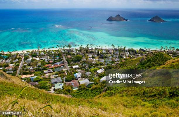 town of kailua with mokulua islands - kailua kona stock pictures, royalty-free photos & images