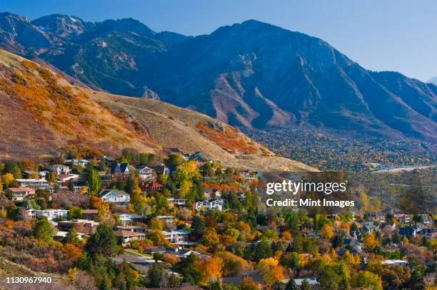 hillside suburban homes - salt lake city stock-fotos und bilder