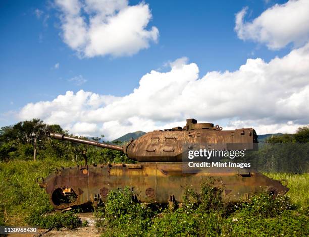 rusted tank at khe sanh, vietnam - vietnamese mint stock pictures, royalty-free photos & images