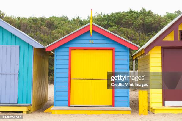 beach huts - brighton beach melbourne - fotografias e filmes do acervo