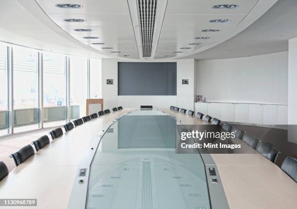 television and large table in modern conference room - conference large screen foto e immagini stock