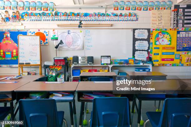 kindergarten classroom - escuela primaria fotografías e imágenes de stock