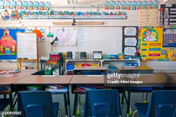 kindergarten classroom - empty classroom stock pictures, royalty-free photos & images