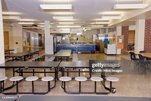 empty school cafeteria - cantina imagens e fotografias de stock