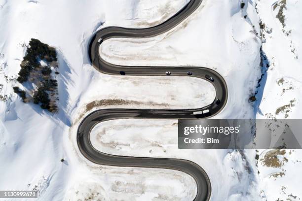 traffic on winding alpine road, aerial view - curvy road stock pictures, royalty-free photos & images