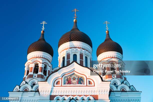 orthodox alexander nevsky cathedral in tallinn from 1900, estonia - oosters orthodoxe kerk stockfoto's en -beelden