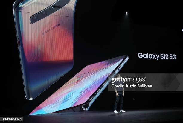 Samsung product marketing manager Drew Blackard announces the new Samsung Galaxy S10 5G during the Samsung Unpacked event on February 20, 2019 in San...